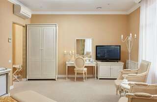 Гостиница Гранд Отель ОКА Премиум Нижний Новгород Джуниор Сьют-4