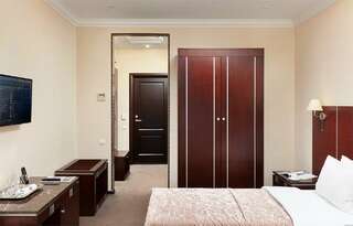 Гостиница Гранд Отель ОКА Премиум Нижний Новгород Классический с  2 кроватями (первой категории)-4