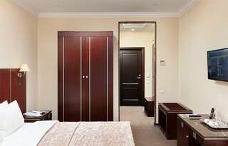 Гостиница Гранд Отель ОКА Премиум Нижний Новгород Классический с 1 кроватью (первой категории)-4